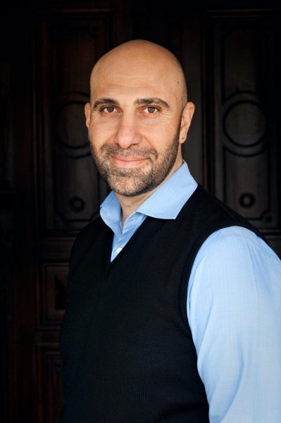 Ahmad Mansour Diplom Psychologe imRhamen des Demokratie-Projekts anderPeter-A.-Silbermann-Schule als Referent zu Gast