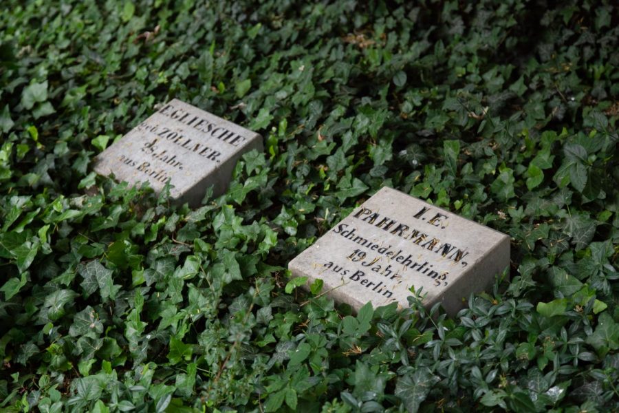 Auf dem Friedhof der Märzgefallenen erinnern Grabplatten an die Revolutionäre